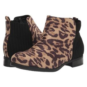 CLOUDWALKERS WIDE FIT 8W-10W Jasmyn Animal Print Ankle Boots (HY08)